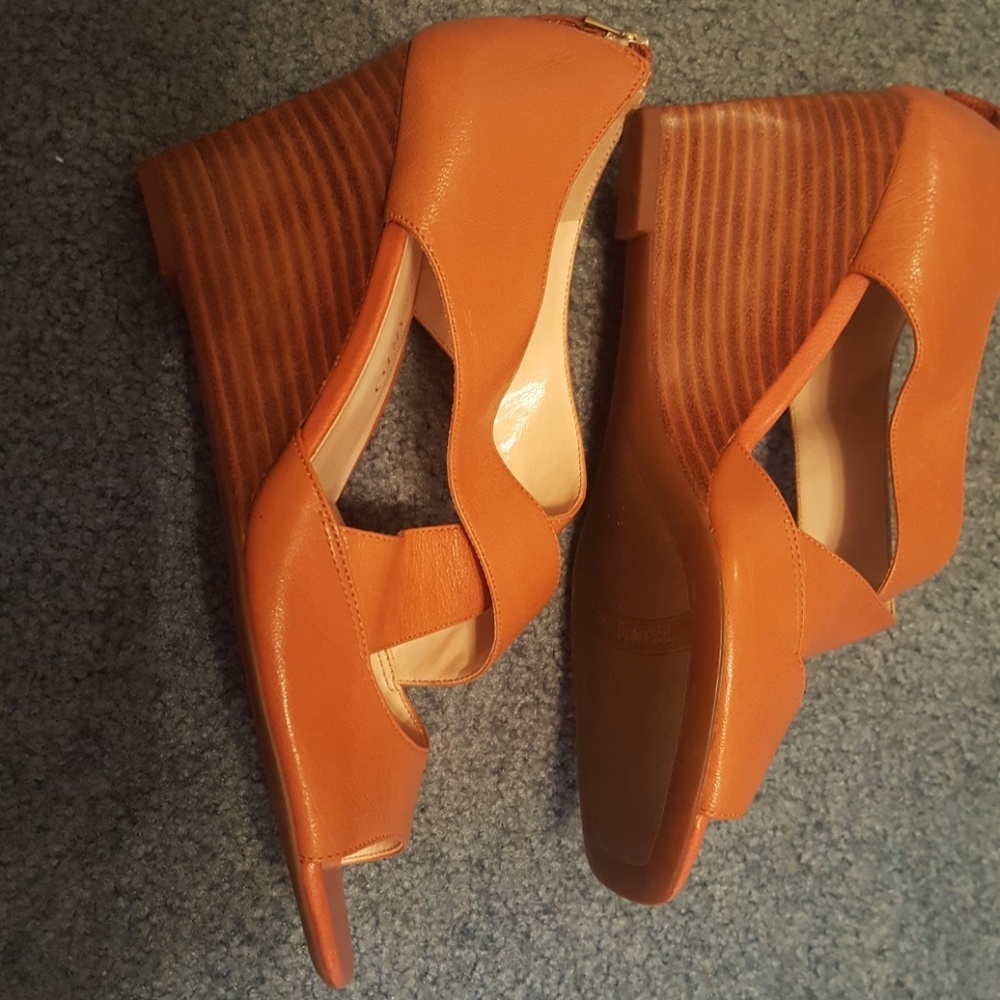 Sandals - Picture 2 of 3